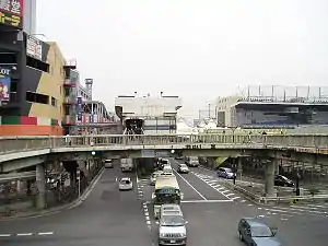 新電車住之江公園車站外觀（畫面中央白色建築物）此圖片需要更新。 (2020年6月28日)請更新本文以反映近況和新增内容。完成修改後請移除本模板。