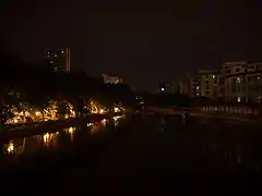 渿河与河东岸的夜市