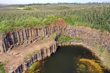 池東大菓葉玄武岩