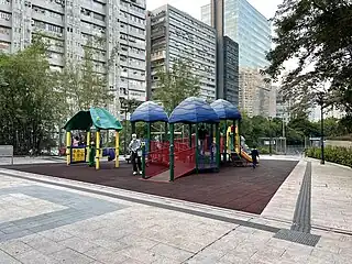 探奇遊樂場底層（2021年）