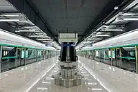 花山新城站站台