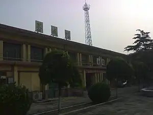 藁城站站房(出站口),摄于2012年7月15日。