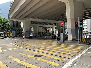 黃泥涌峽天橋下殘留的電車軌(堅拿道東及禮頓道交界)
