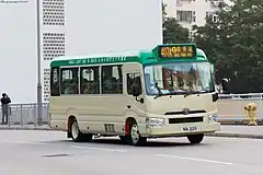 2022年9月起投入服務的豐田第7代柴油小巴（車型代號7DL），全部採用歐盟六型引擎，設有19個座位，採用原廠新款三點式安全帶的高背座椅和銀色窗框，以及使用電子路線顯示器。另外亦改用同廠1GD-FTV引擊。