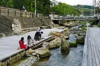 玉造溫泉區的玉湯川河岸的足湯