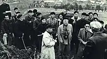 1965年 杨锺健在蓝田人遗骸发现地