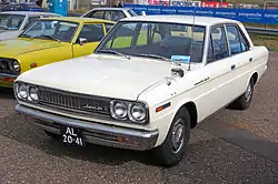 第二代日產Cedric 130型