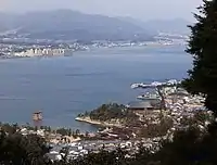 自山上看到的嚴島神社及島上主要街區