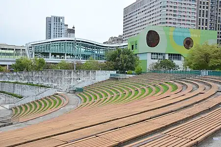 文心森林公園站與圓滿劇場