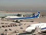 兩架波音747-400D於東京國際機場