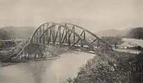 清代鐵路第二代基隆河橋為下承式惠普爾式弓弦桁架橋，1898年鐵路改線後，改做公路橋，1932年斷落。