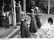 西藏拉萨庆典上的弓箭手