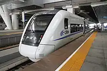 CRH1A停靠在广州南站城际站台