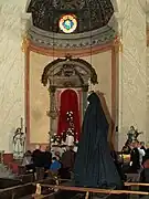 Notre Dame du Rosaire revêtue de sa robe noire pour les processions de la semaine sainte.