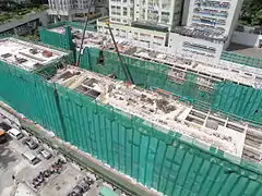 改建中的柴灣工廠邨大廈（2015年6月）