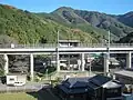 從八木山繞道觀看車站全景(2011年)。