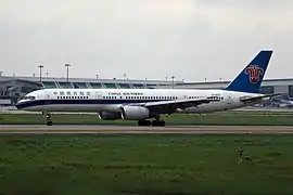 中國南方航空的波音757-200（图中的B-2859已改为货机并转往圆通航空服役）