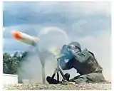 美國陸軍士兵發射龍式導彈