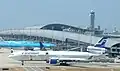 芬蘭航空的MD-11型客機在關西國際機場滑行