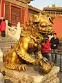 干清门前东侧的鎏金铜狮