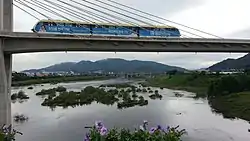 行駛於琴湖江上的3號線單軌列車