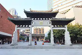 牌坊（平移前）