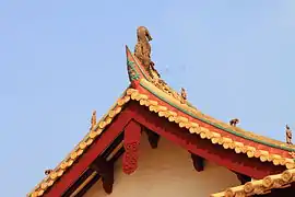 广州光孝寺大雄宝殿歇山顶西面的博风板和悬鱼