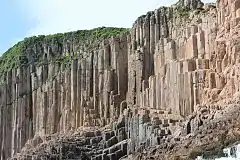 萬宜水庫東壩附近的六角火山凝灰岩石柱