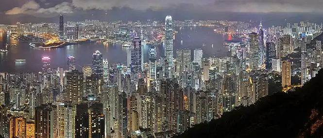 香港維多利亞港兩岸的夜景