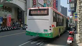 申沃SWB6127 227-U7車尾外觀，現在已經貼上廣告