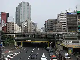 飯田橋交差點遠望飯田橋。