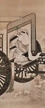 三位女子坐在車中,車下路旁有菊花