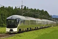 東日本旅客鐵道E001型，該列車可對應所有在來線供電方式，外加柴油發電機以行駛非電化區間。