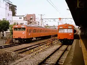 留置線(左)和2號月台(1989年)