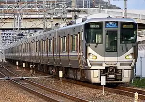 橫貫近畿的JR西日本線--JR京都線，225系電車。