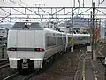 683系2000番台列車尾端的貫通型頭車，Kumoha683-1500型（，2006年1月時攝於穗積附近路段）