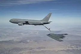 KC-46A为B-2加油