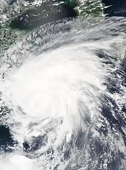 利奇馬在8月9日逼近華東,並發展出雙眼牆。