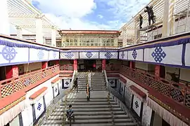 中院