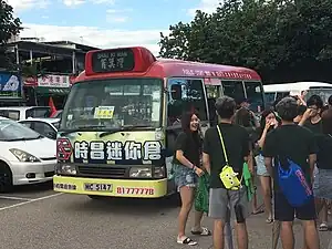 石澳泳灘停車場（紅色非專線小巴──石澳至筲箕灣）