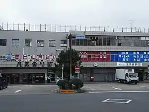 車站大樓與岡大廈百貨店（2019年9月）