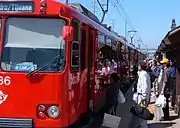 舊城轉運中心（英语：）準備搭乘藍線電車的乘客。2008年3月