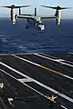 美軍海軍陸戰隊的MV-22降落於尼米茲號航空母艦的甲板上