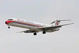 東航麥道MD-90於上海虹橋國際機場（已退役）