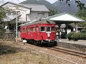 停靠中的Mo754號車（2001年8月）