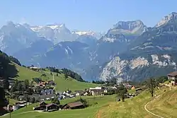 莫尔沙赫风光,远处的乌里湖是四森林州湖的一部分