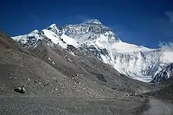 珠峰和绒布山谷，从绒布冰川角度。