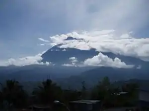 在Poring溫泉看京那巴鲁山