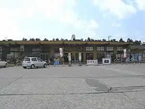 翻新後車站大樓(2008年4月)