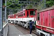 井川線上行列車的機車（山腳一方）連結ED90形Abt式電力機車。